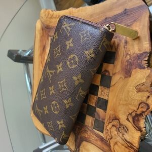 Louis Vuitton 2013 Monogram Zippy Long Wallet..Authentic!!!